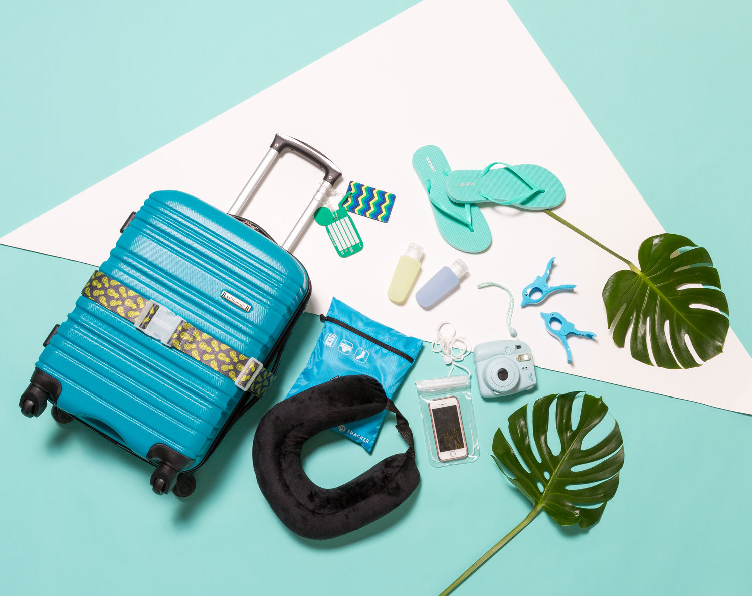 5 Travel Accessories You Need for Your Spring Break