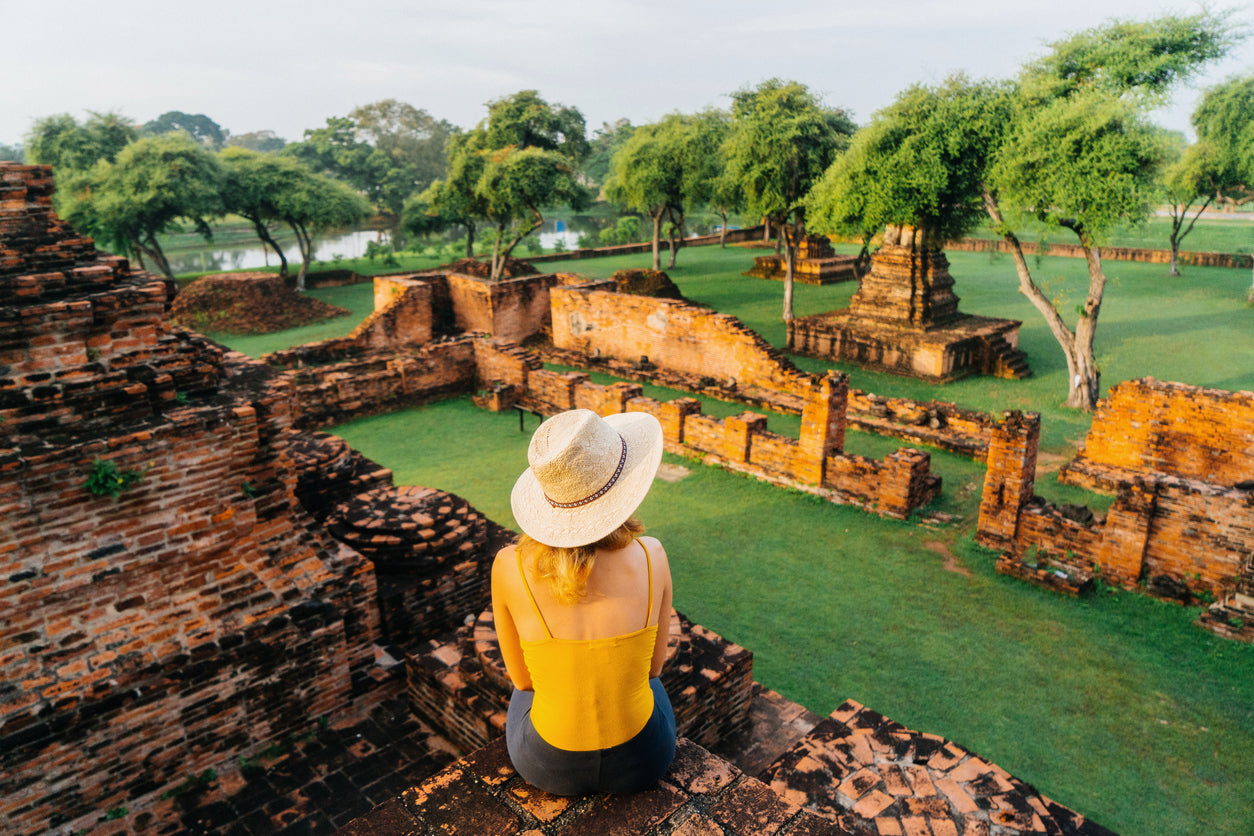 A New Year's resolution — globe-trot like a traveller not a tourist