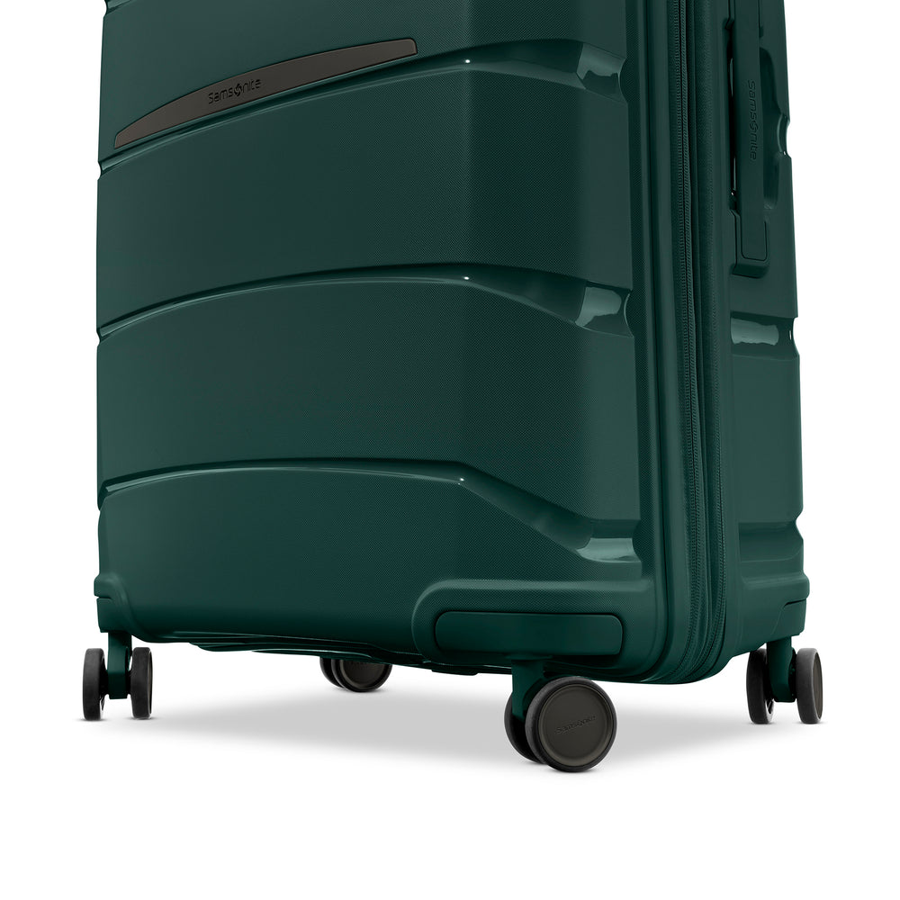 Outline Pro Hardside 29" Luggage